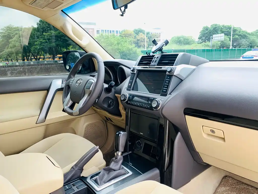 Toyota Prado 2015 — фото 11