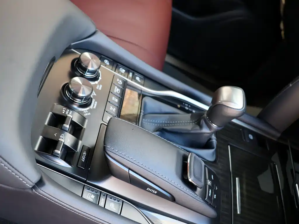 Lexus LX 2020 — фото 15
