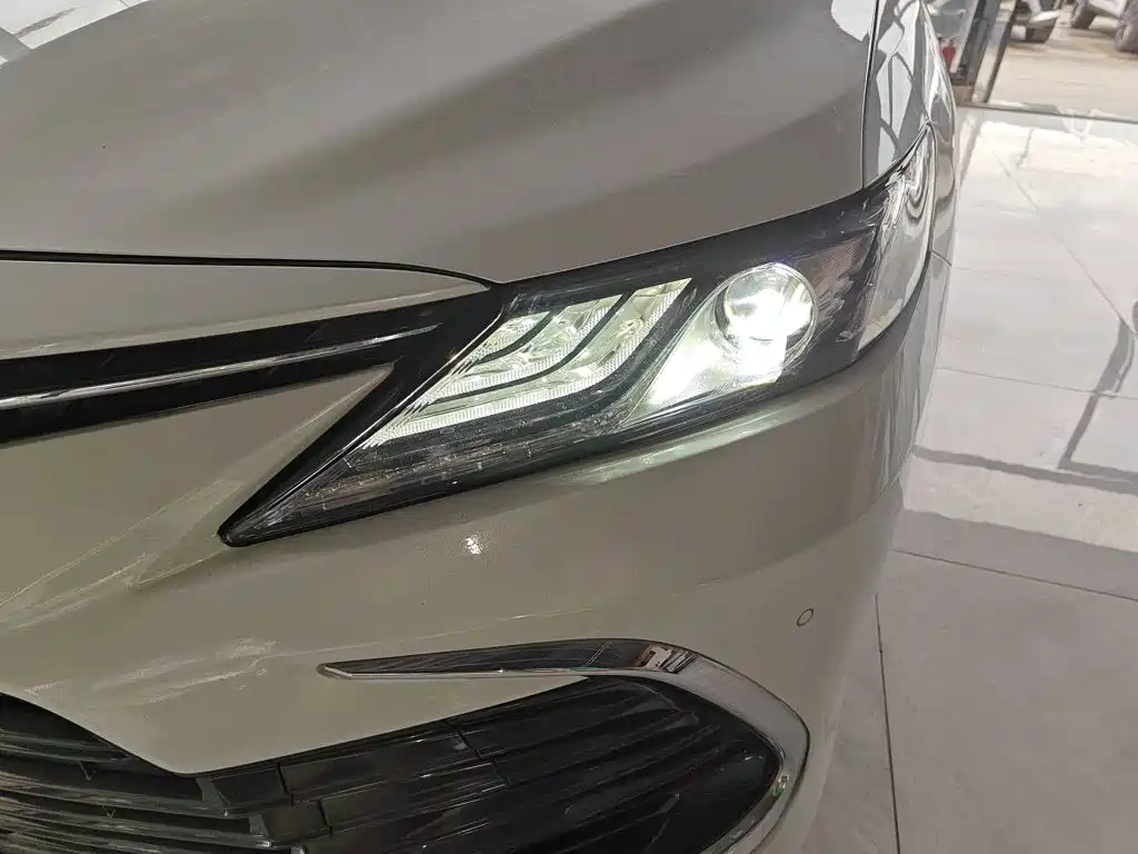 Toyota Camry 2021 — фото 24
