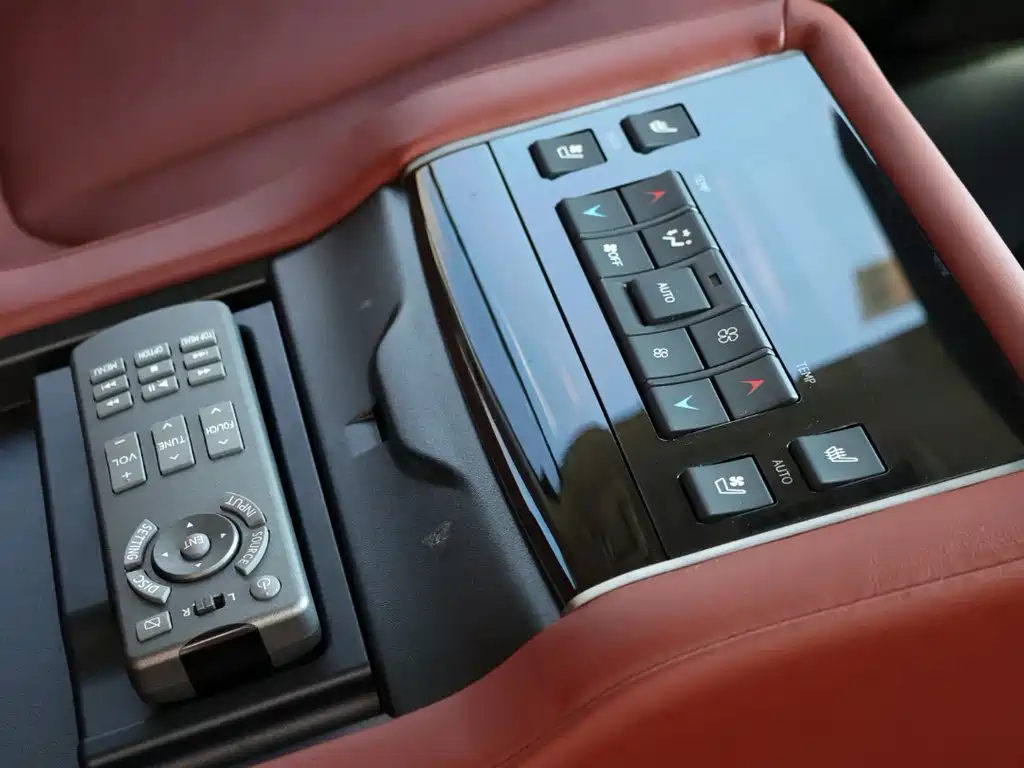 Lexus LX 2020 — фото 20