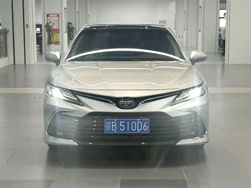 Toyota Camry 2021 — фото 2