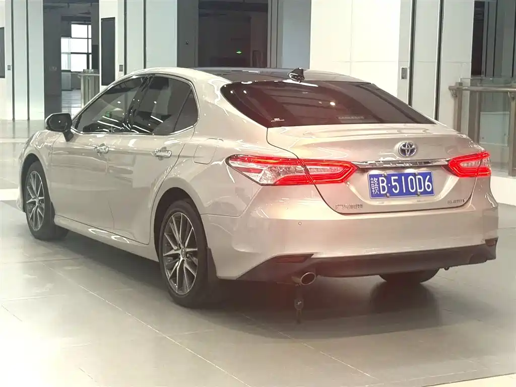 Toyota Camry 2021 — фото 9