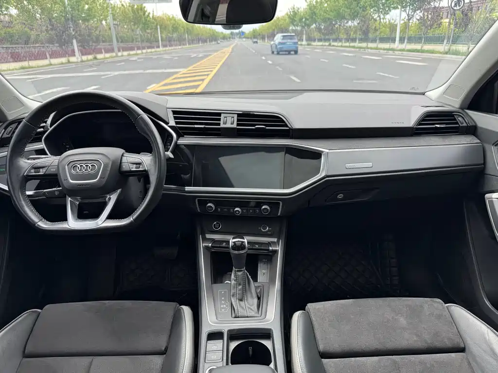Audi Q3 2022 — фото 14
