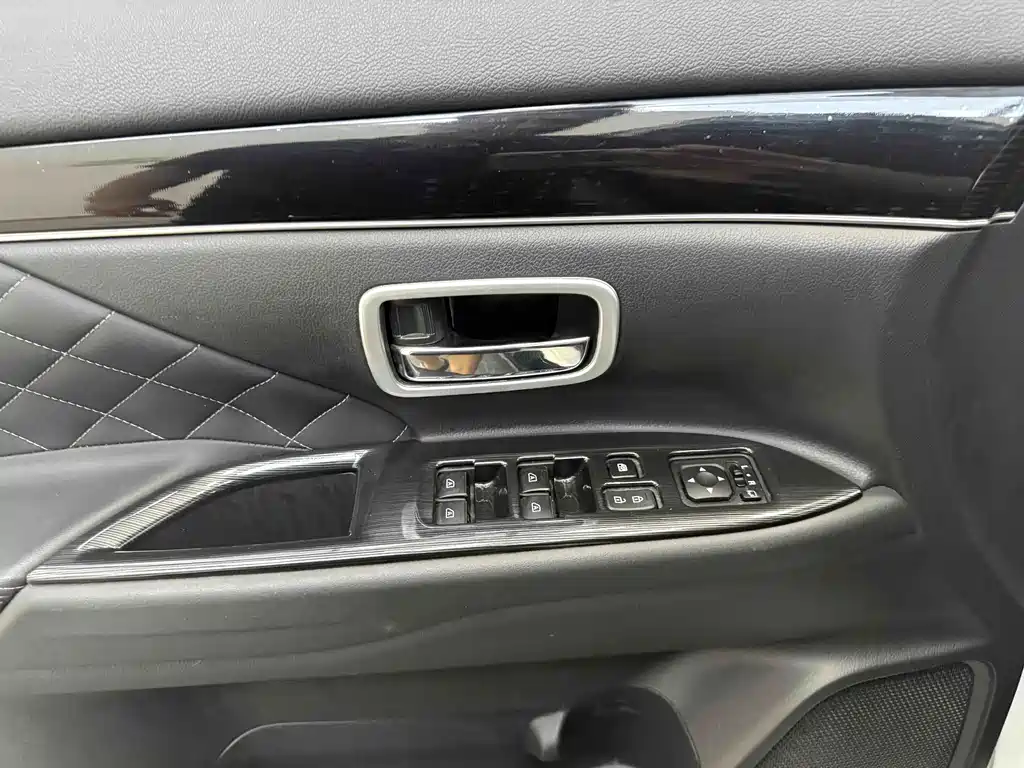 Mitsubishi Outlander 2022 — фото 19