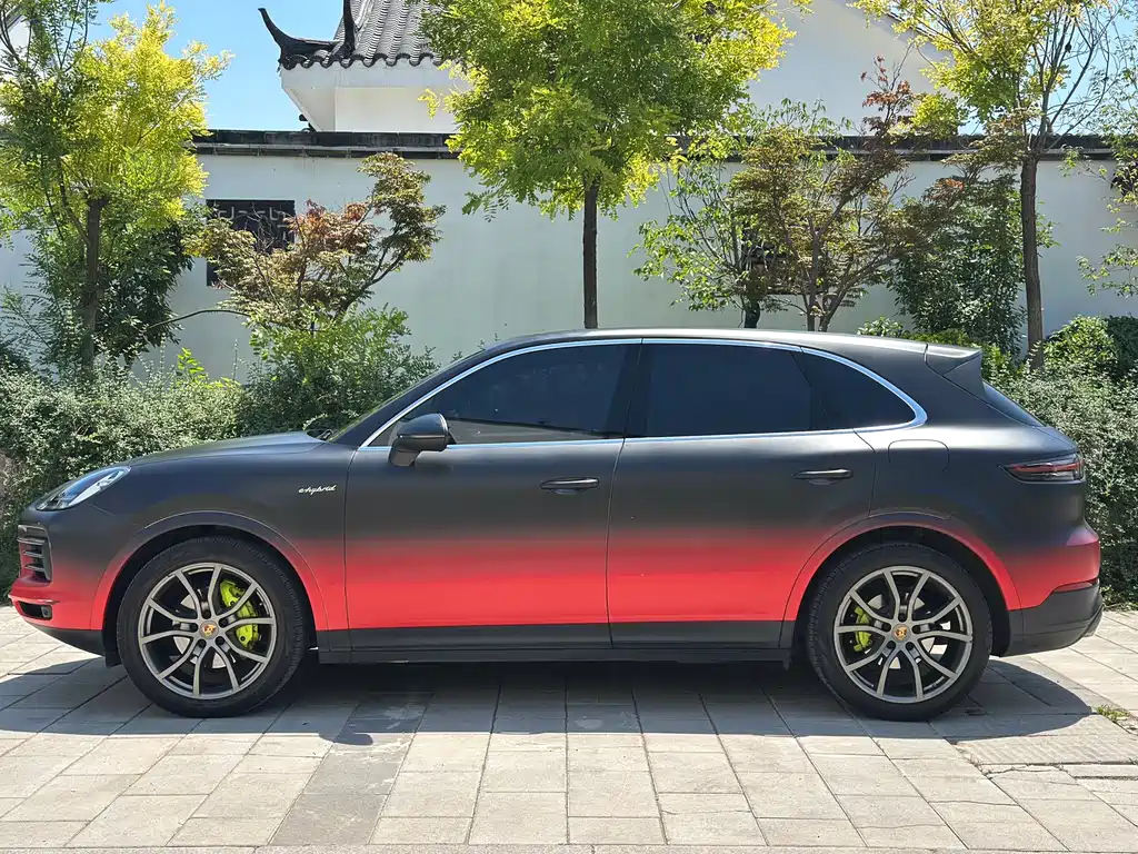 Porsche Cayenne Hybrid 2022
