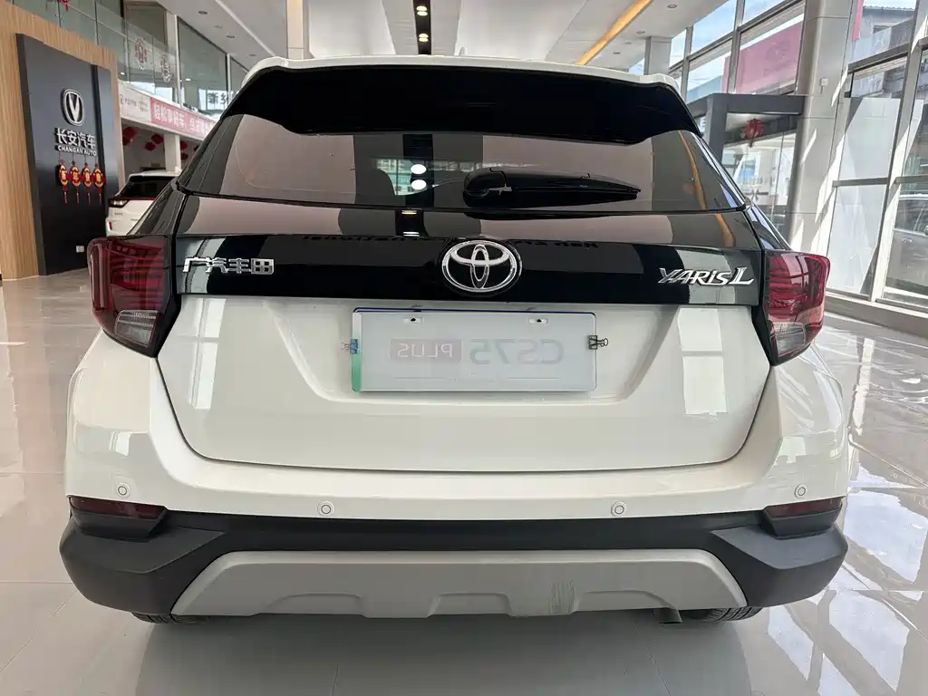 Toyota Yaris L 2022 — фото 7