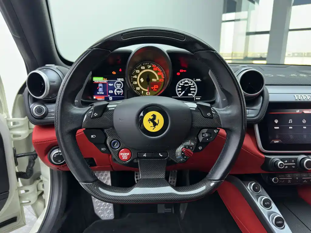 Ferrari GTC4Lusso 2019 — фото 15
