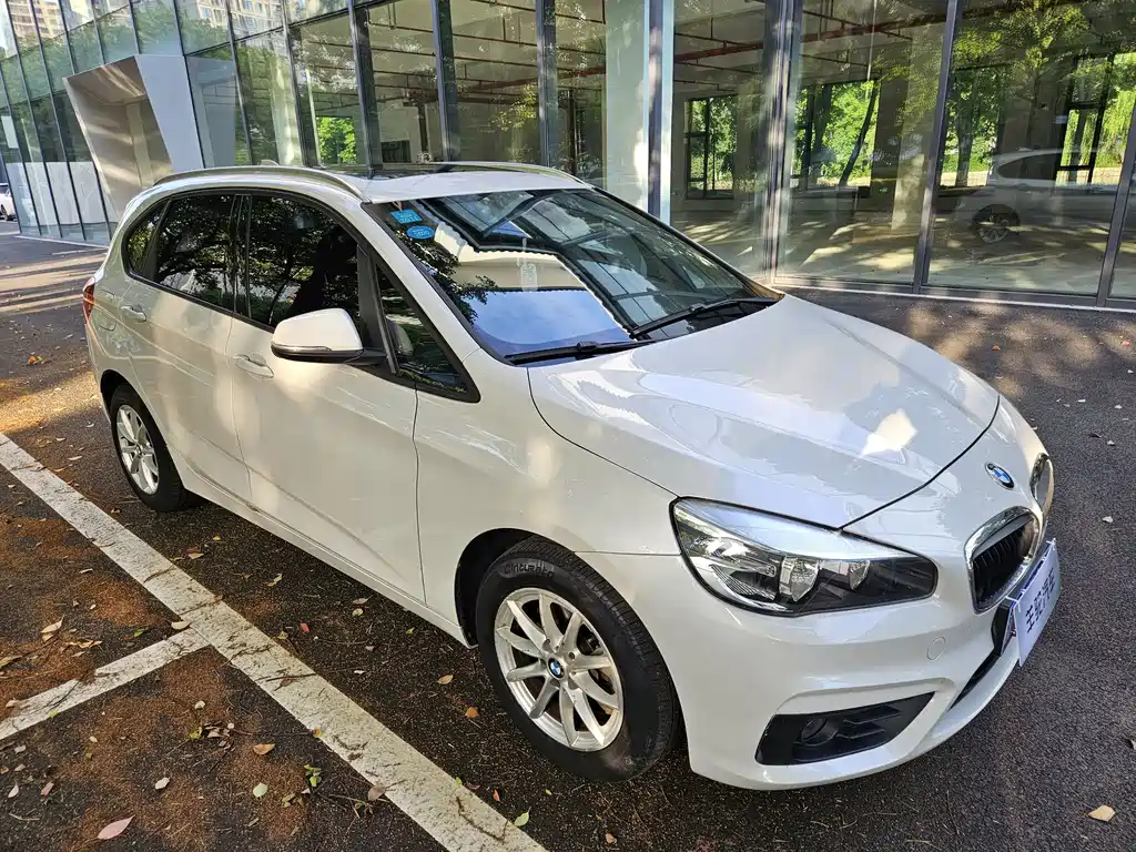 BMW 2 Series Active Tourer 2017 — фото 10