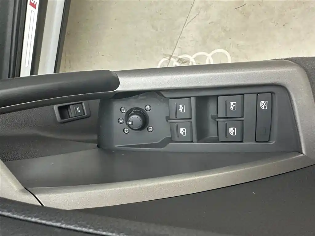 Audi Q3 2023 — фото 14