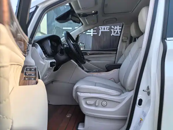 GAC Trumpchi M8 2018