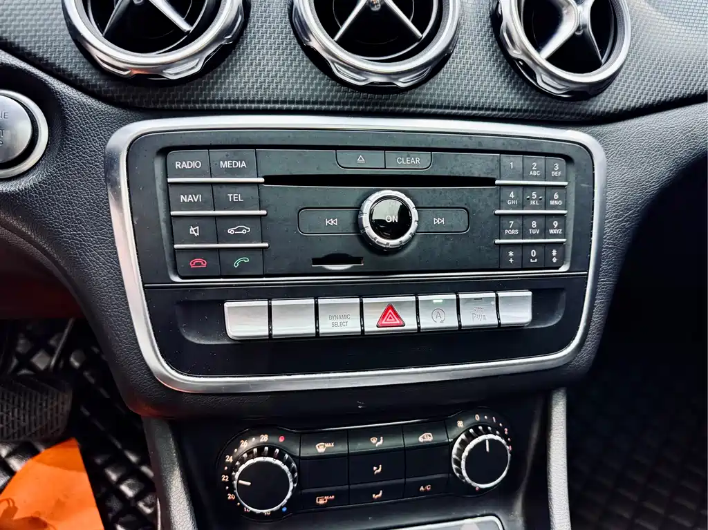 Mercedes-Benz GLA 2018 — фото 16