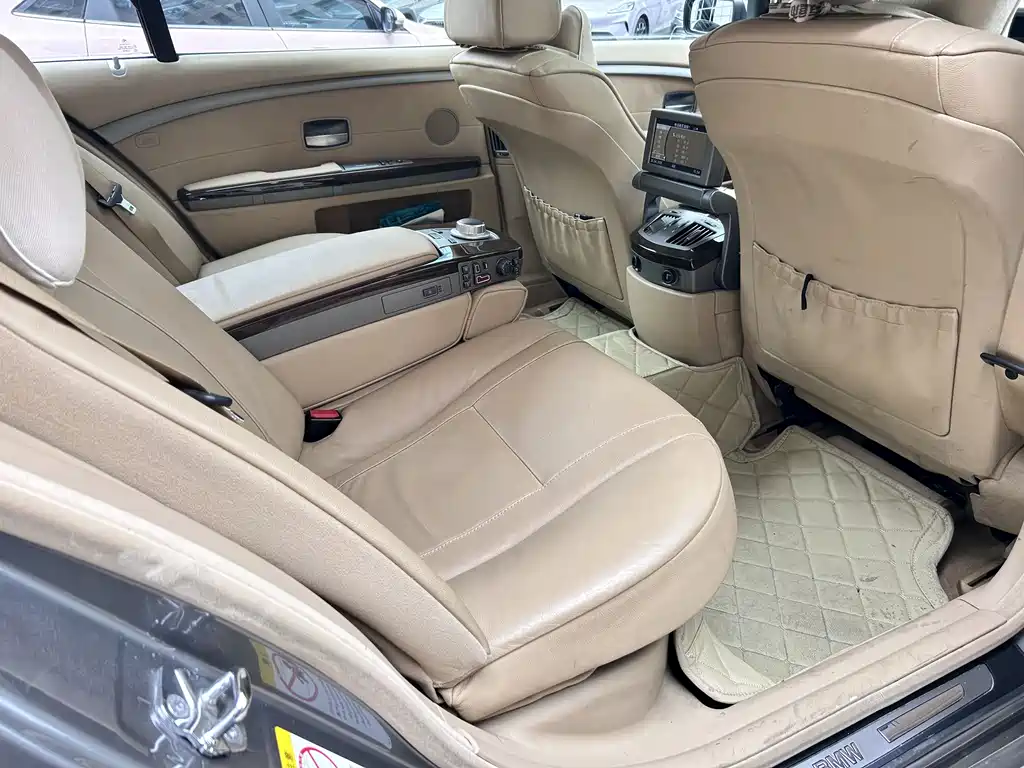 BMW 7 Series 2009 — фото 10