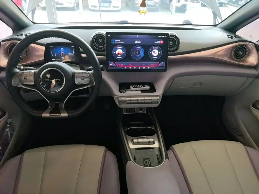 BYD Dolphin 2022 — фото 10
