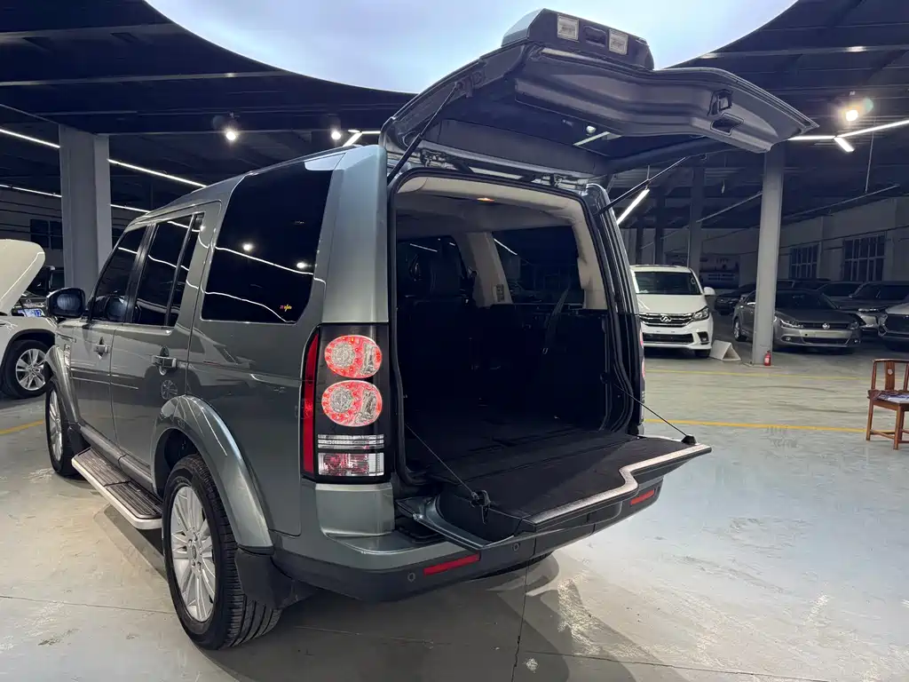 Land Rover Discovery 2015 — фото 18