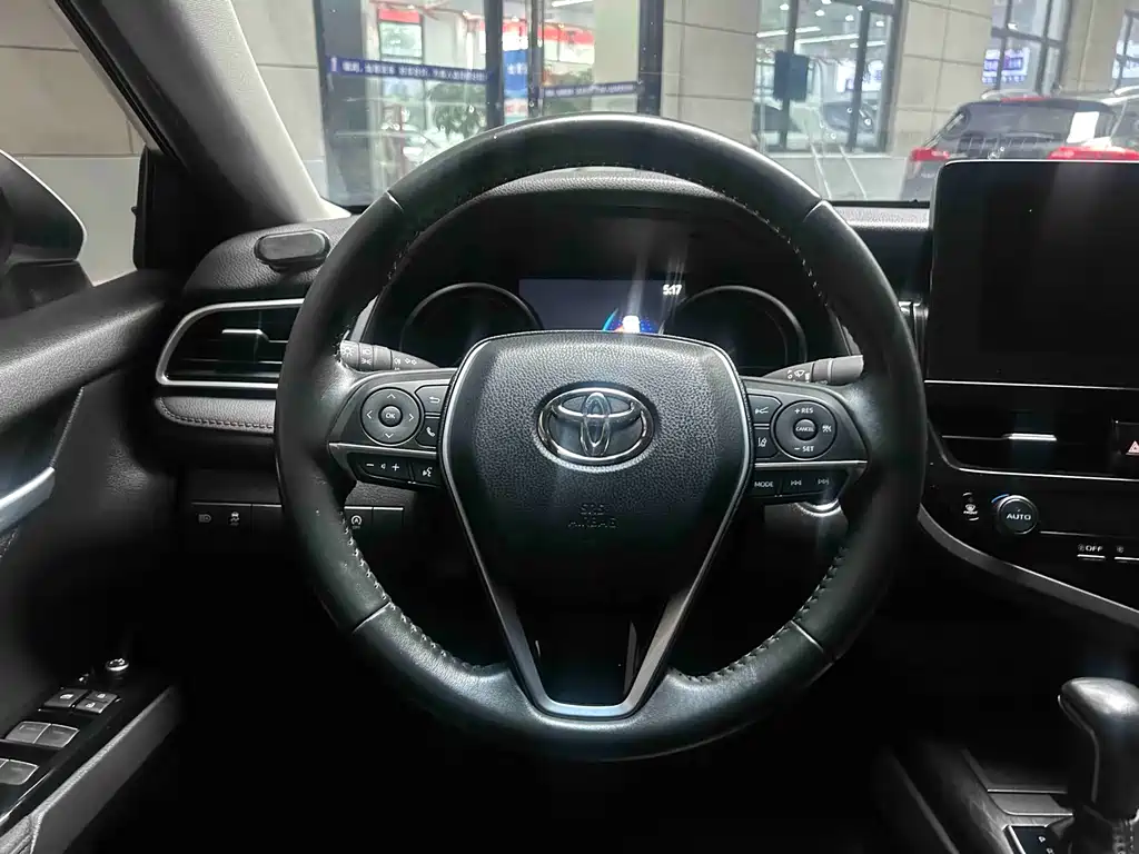 Toyota Camry 2022 — фото 10
