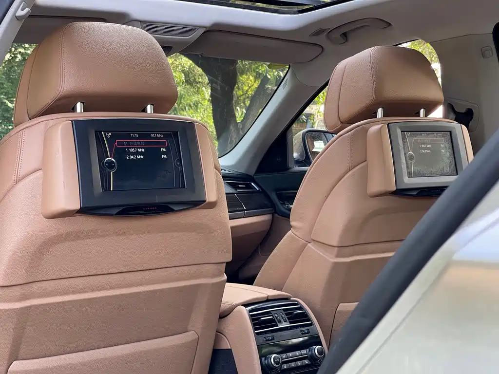 BMW 7 Series 2011 — фото 17