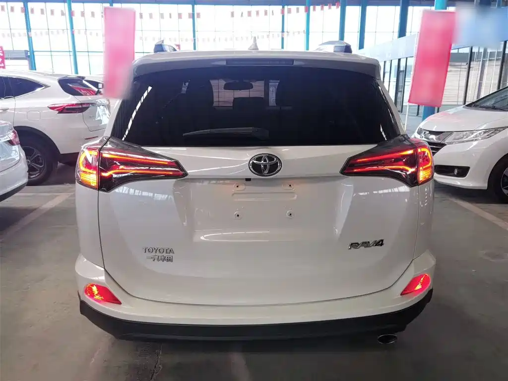 Toyota RAV4 2018 — фото 6
