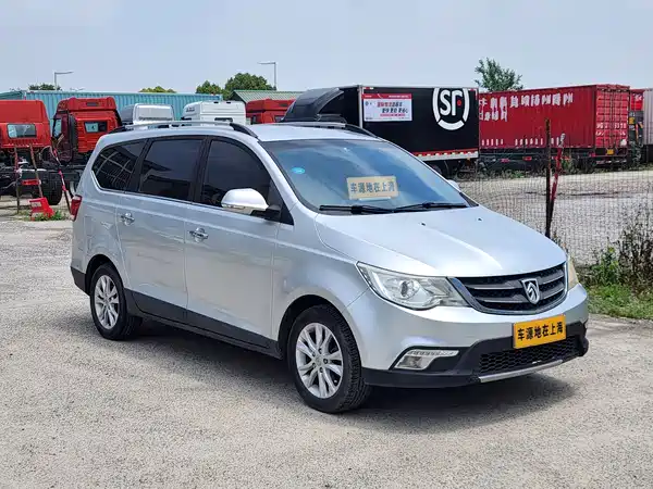 Baojun 730 2015