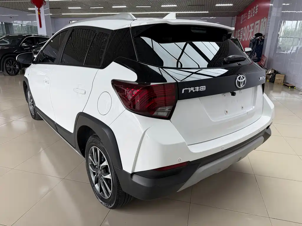 Toyota Yaris L 2022 — фото 14