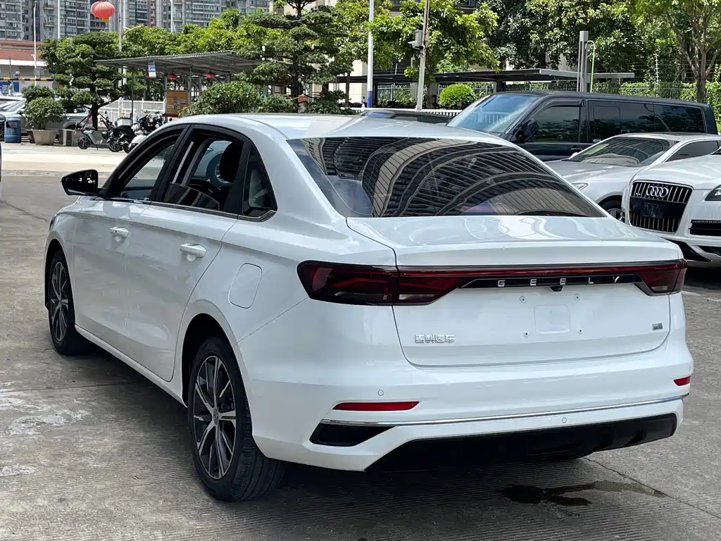 Geely Emgrand 2022 — фото 12