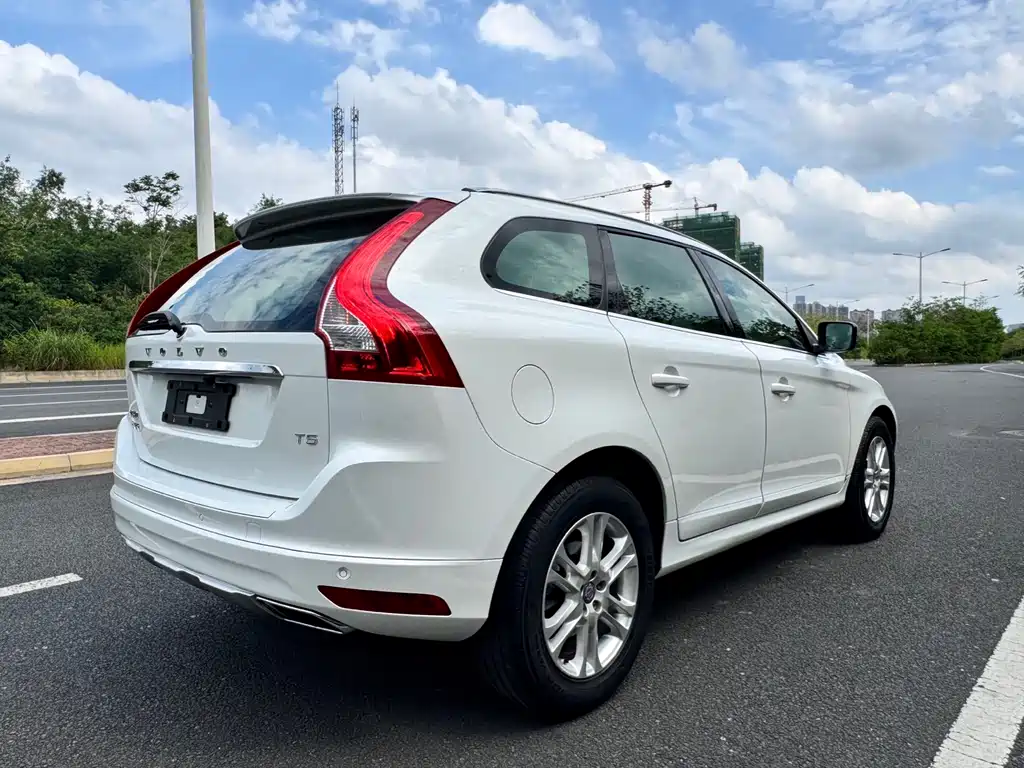 Volvo XC60 2016 — фото 12