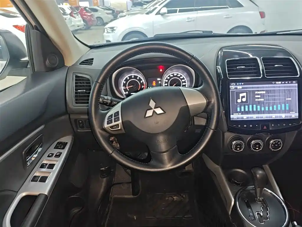 Mitsubishi ASX 2017 — фото 11