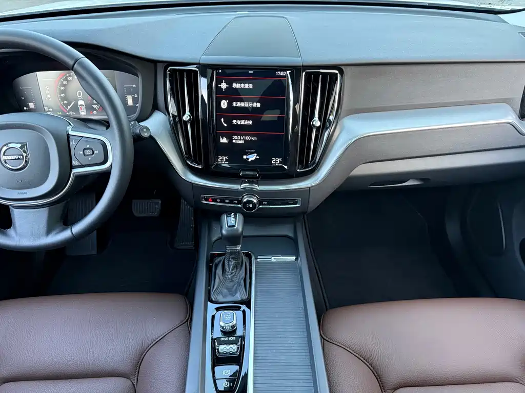 Volvo XC60 2018 — фото 13
