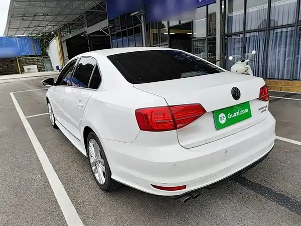 Volkswagen Sagitar 2018