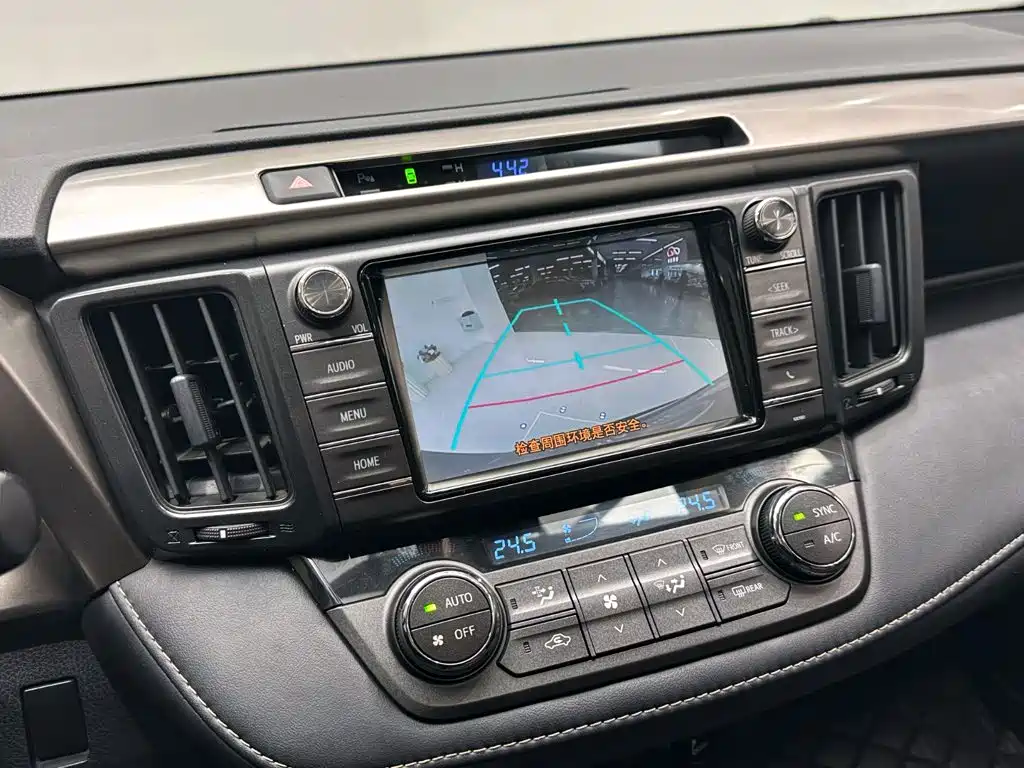Toyota RAV4 2016 — фото 15