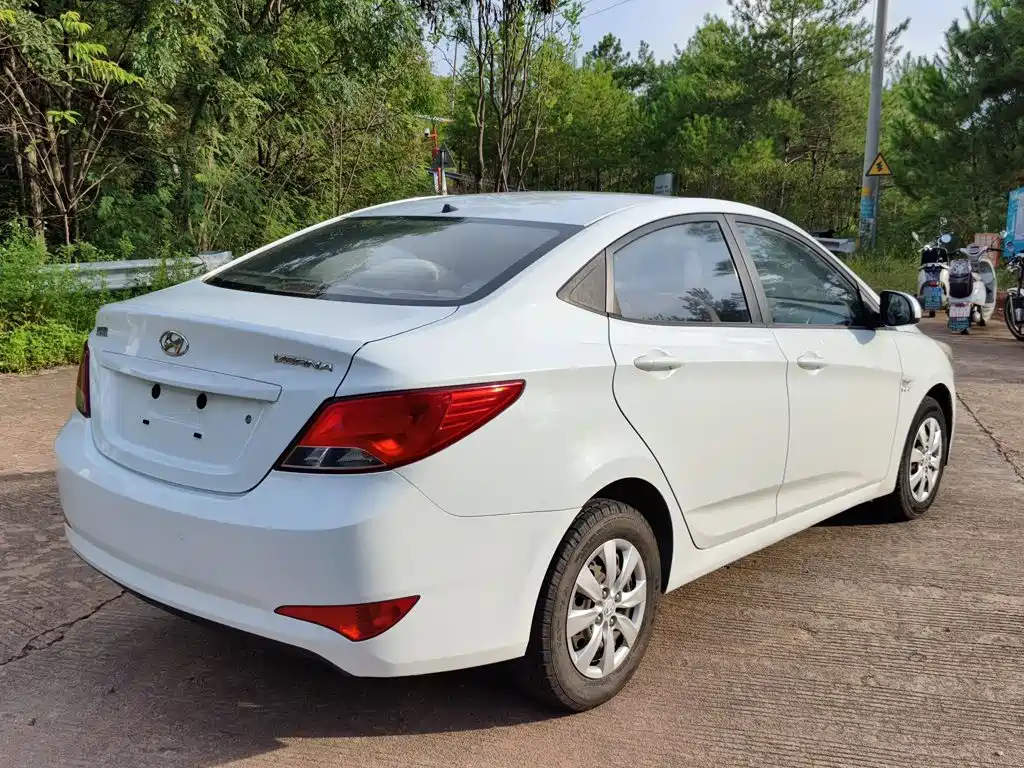 Hyundai Accent 2015 — фото 12