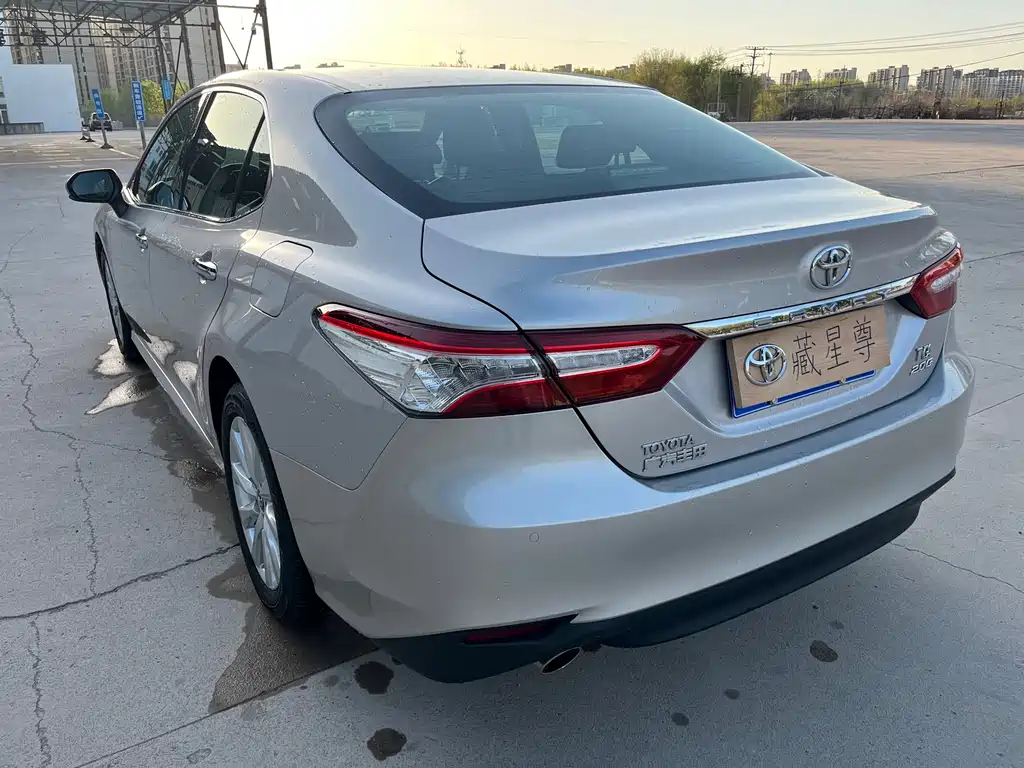 Toyota Camry 2019 — фото 8