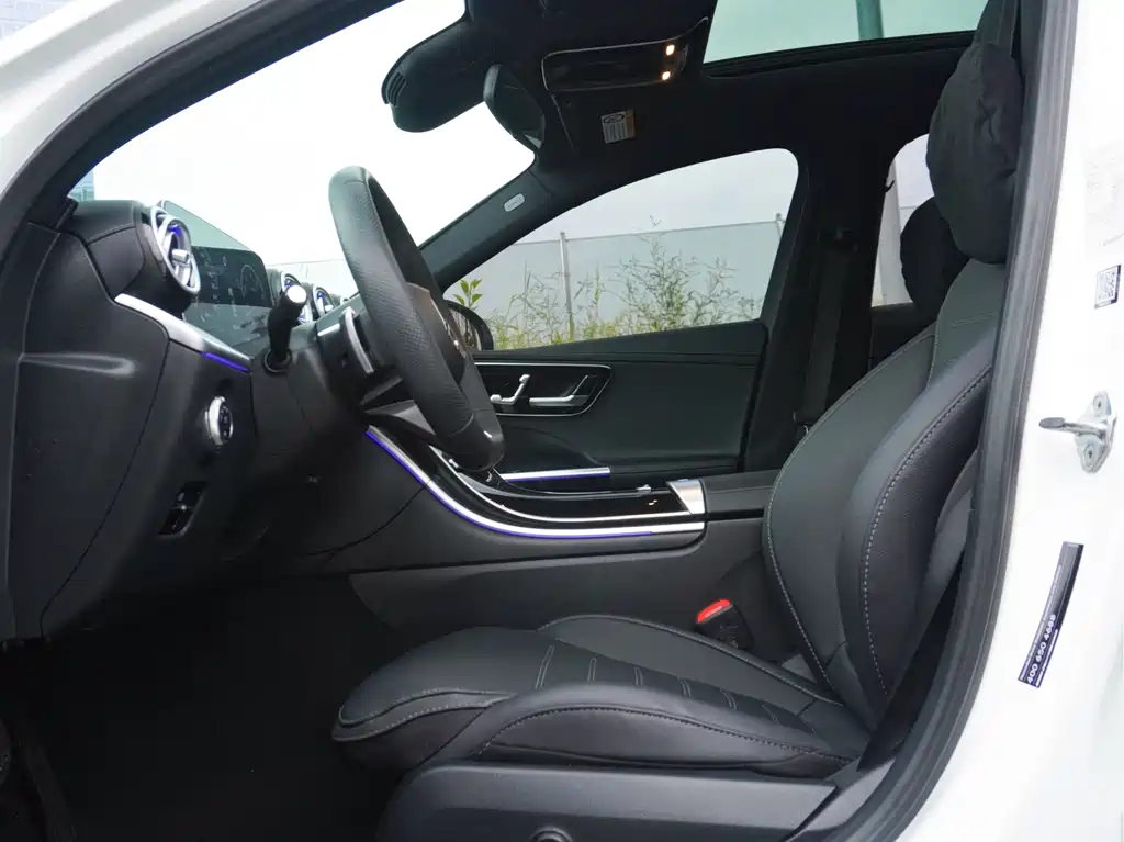 Mercedes-Benz C-Class 2023 — фото 24