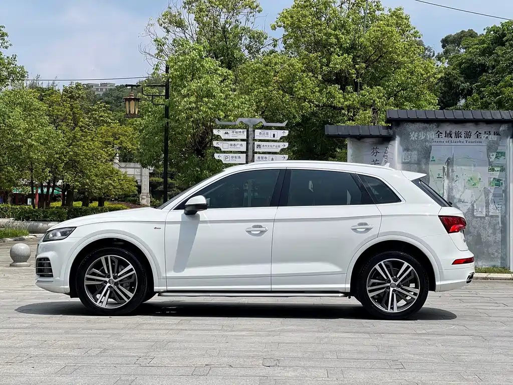 Audi Q5L 2019 — фото 7