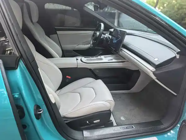 Xiaomi SU7 2025