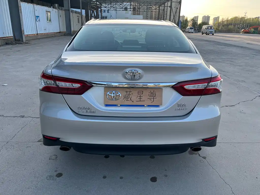 Toyota Camry 2019 — фото 10
