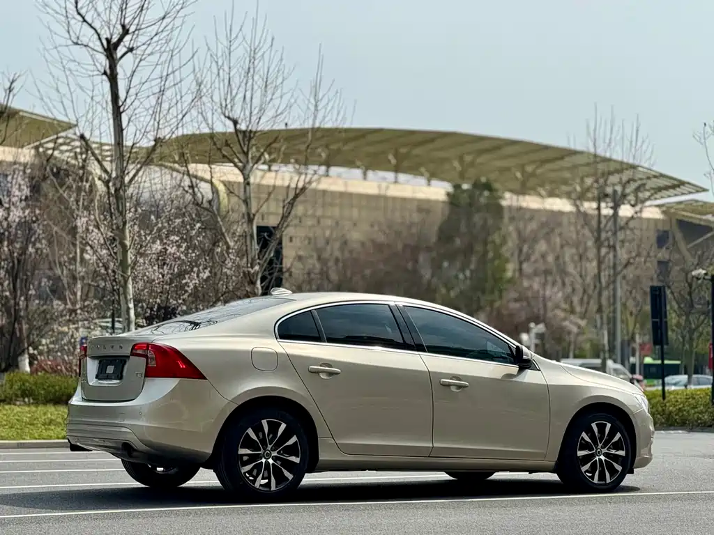 Volvo S60 2018 — фото 7
