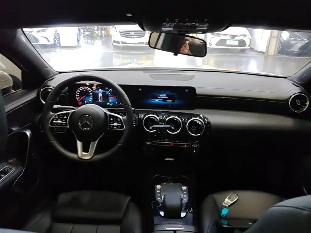 Mercedes-Benz A-Class 2022 — фото 10