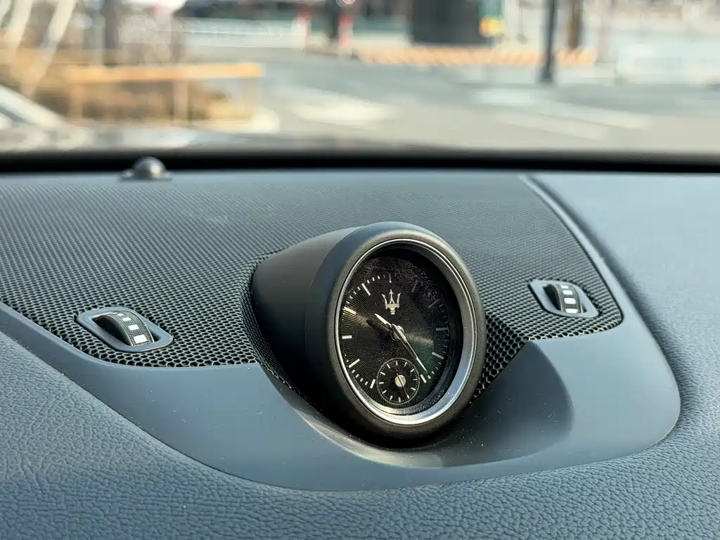 Maserati Levante 2018 — фото 10