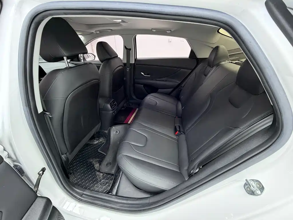 Hyundai Elantra 2022 — фото 12
