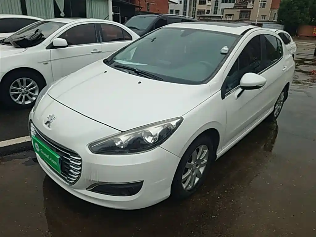 Peugeot 308 2015 — фото 1
