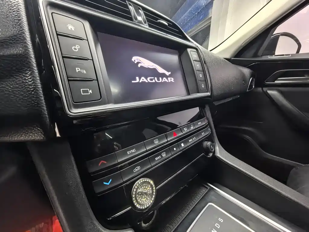 Jaguar F-PACE 2018 — фото 13