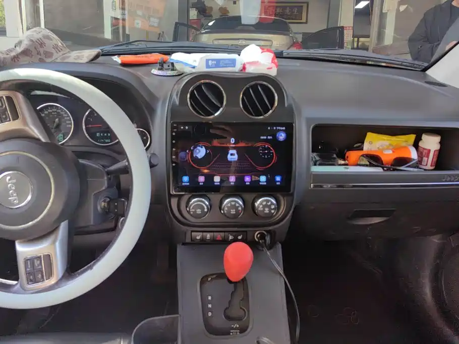 Jeep Compass 2012 — фото 12