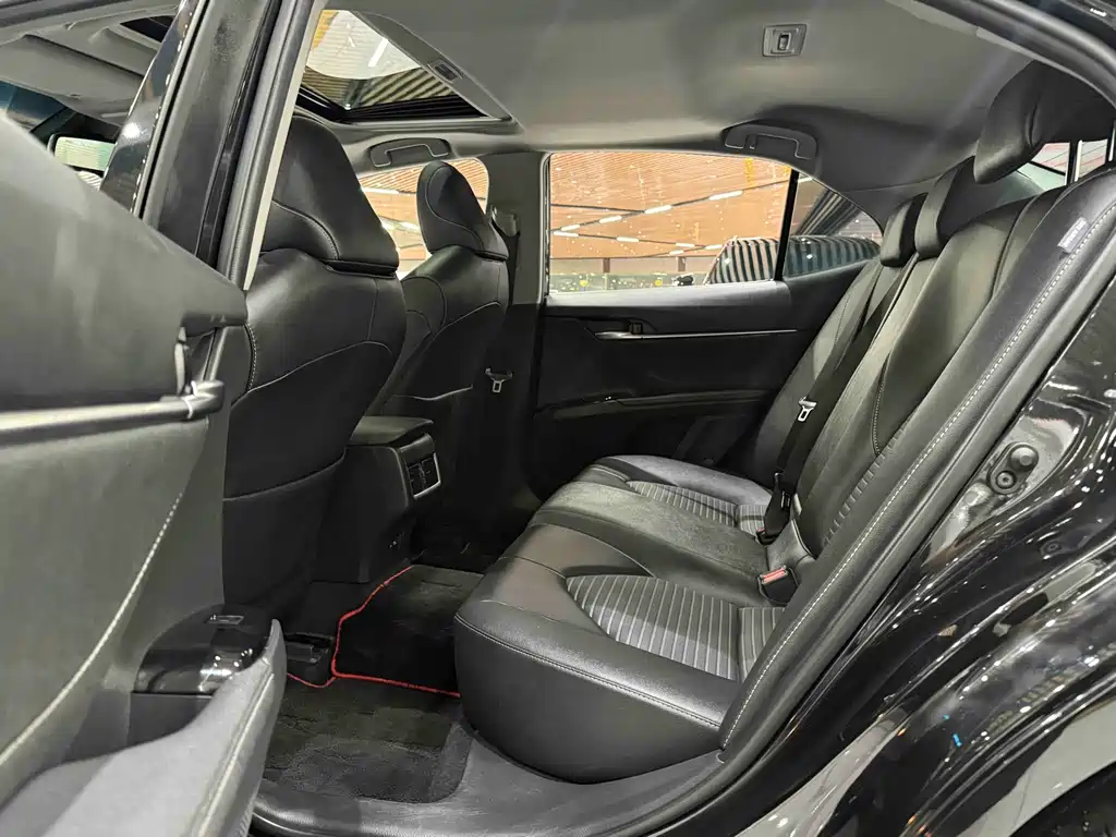 Toyota Camry 2023 — фото 13
