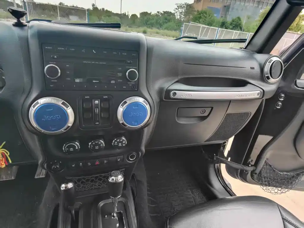 Jeep Wrangler 2016 — фото 14