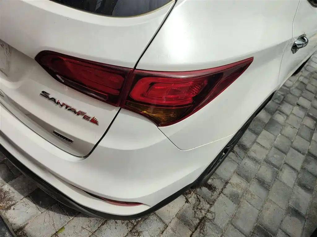 Hyundai Santa Fe 2018 — фото 10