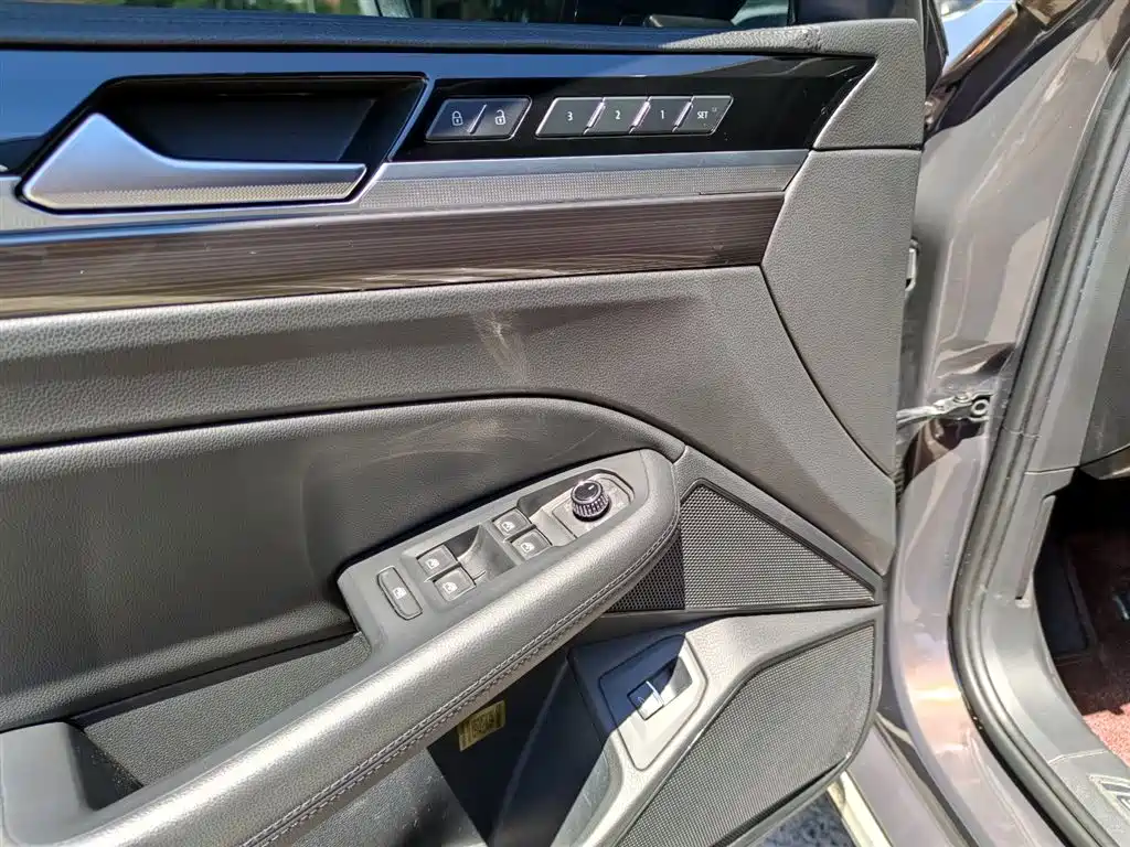 Volkswagen Phideon 2018 — фото 15