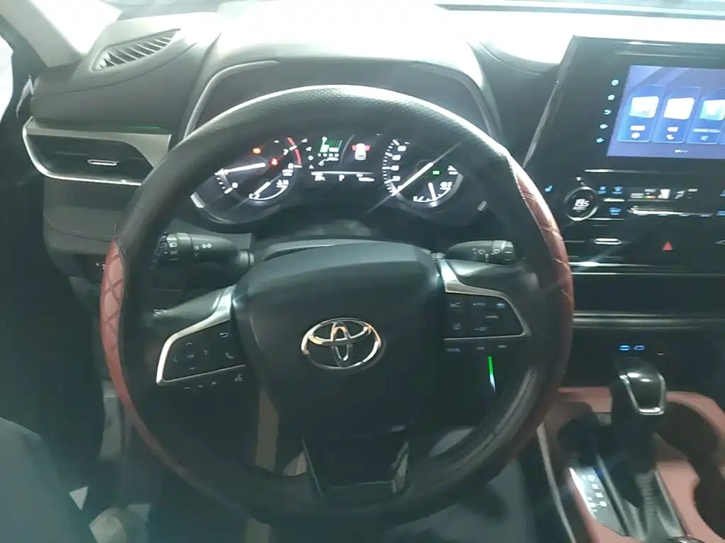 Toyota Highlander 2023 — фото 11