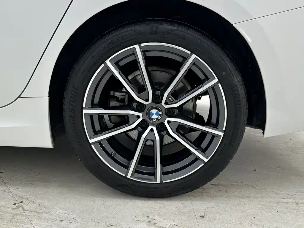 BMW 3 Series 2023 — фото 17