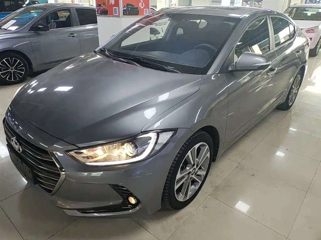 Hyundai Elantra 2019 — фото 1