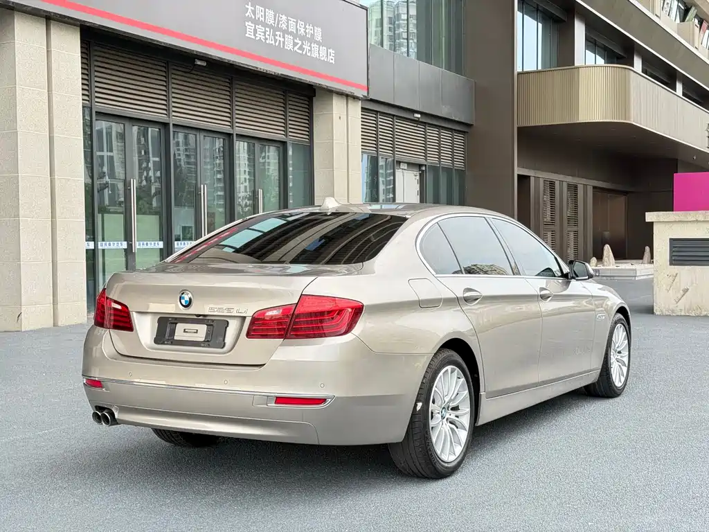 BMW 5 Series 2015 — фото 9